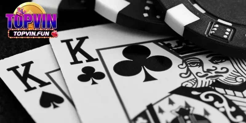 Bluff trong poker là gì mà người chơi luôn quan tâm tìm đến? 2 Những trường hợp bluff trong poker là gì?